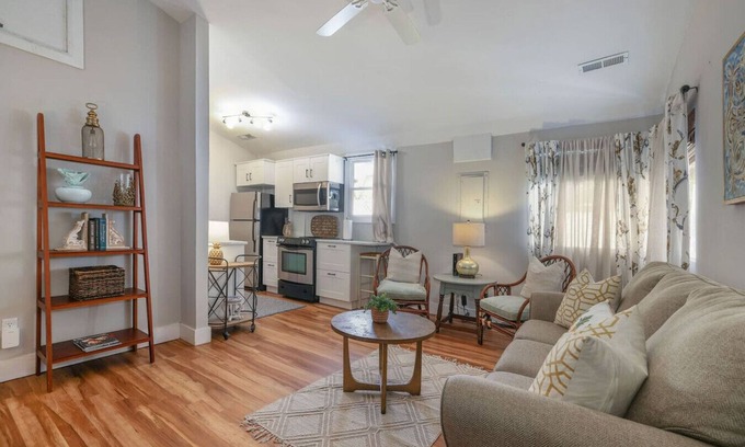 Mount Pleasant Apartment | Cozy 2br/1ba Shem Creek Hideaway!