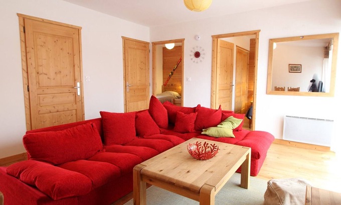 Les Carroz-d'Araches Apartment | Cozy 2BR Apartment: Garden, WiFi, Parking, Near Shops & Ski Slopes