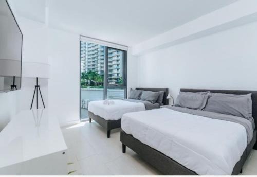 Brickell Apartment | Cozy 2BR Apt at Brickell free parking