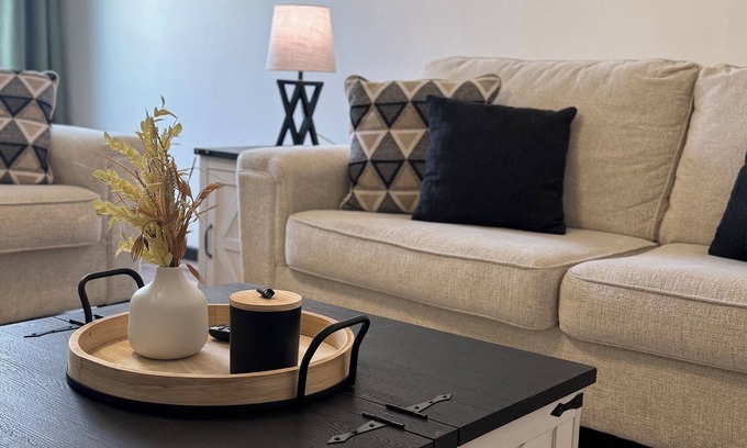 Oshkosh House | Cozy 2BR Firepit Minutes to Downtown & UW Campus Near Lake Winnebago
