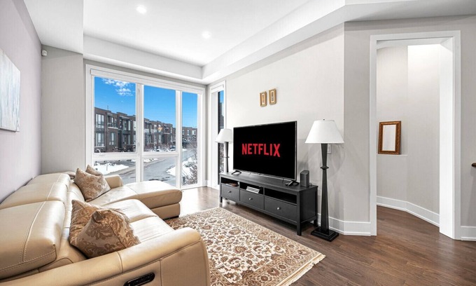 Vaughan House | Cozy 2BR Home w/Office, BBQ & Fireplace