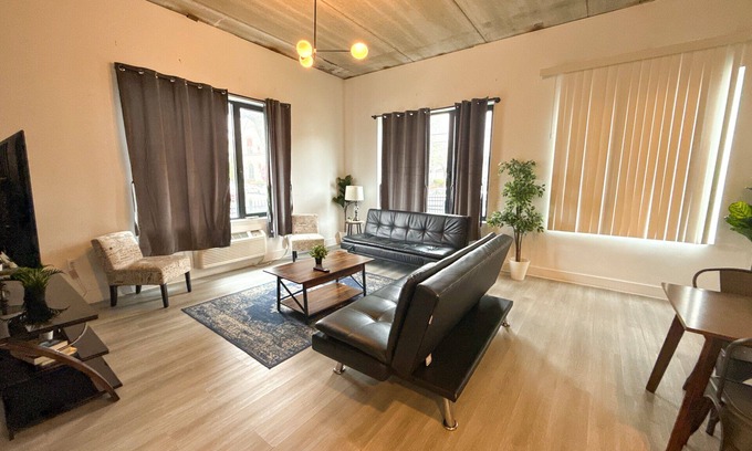 Elizabeth Apartment | Cozy 2BR Near Airport 4973