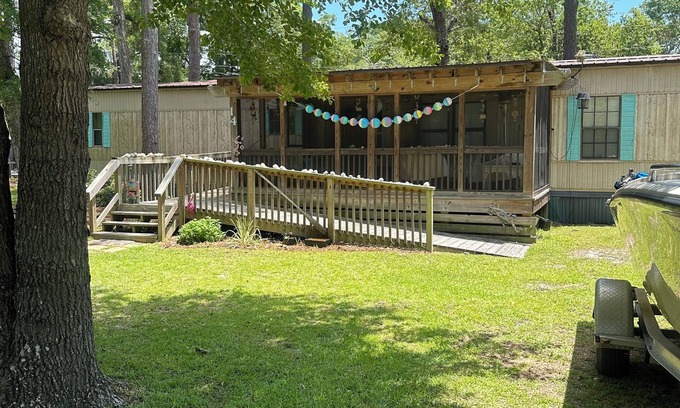 Cedar Point House | Cozy 3 Bdr mobile home 5 miles to Emerald Isle Beach or Downtown Swansboro