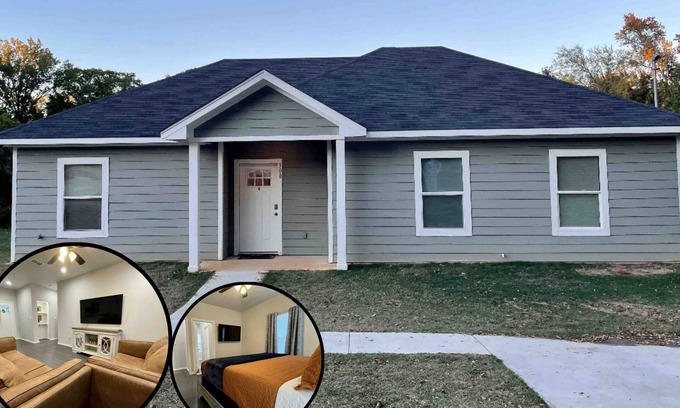 Longview House | Cozy 3 Bed 2 Bath Home