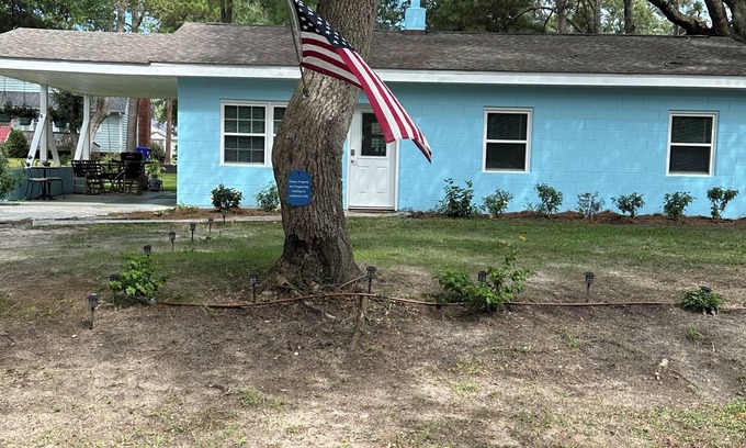 Yaupon Beach House | Cozy 3-bedroom 1 bath home on Oak Island walk to beach,pier and some restaurants