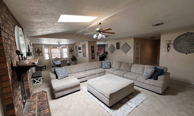Roswell House | Cozy 3-Bedroom, 2-Bathroom Home with Jet Tub & Massage Chair