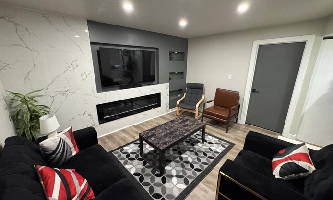 Transcona House | Cozy 3-Bedroom Basement Suite with Private Entrance