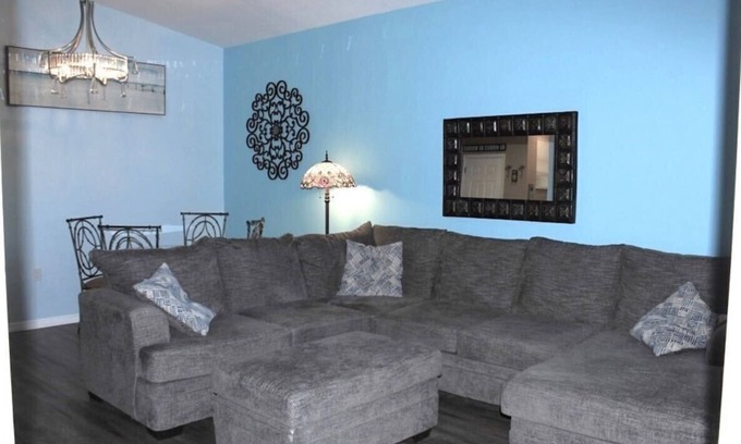 Iona Condo | Cozy 3-bedroom condo with AC, fitness room, pool, in welcoming Fort Myers