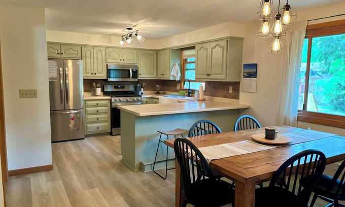 Green Bay House | Cozy 3-bedroom home just minutes from Lambeau!