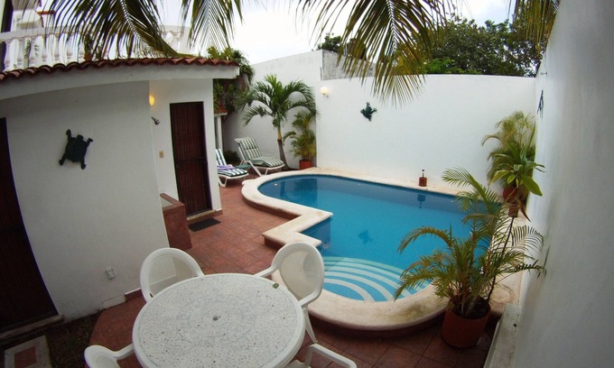 Colonia Andres House | Cozy 3 Bedroom Home With Private Pool with A/C, wifi, walk to downtown