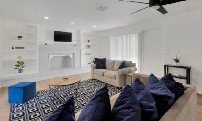 North San Antonio - SAT House | Cozy 3-bedroom residential home near the airport!