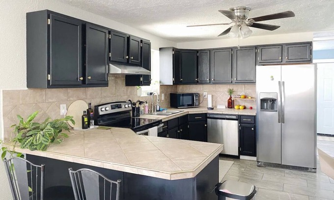 Sandy House | Cozy 3-Br Home Close to Canyons and Entertainment