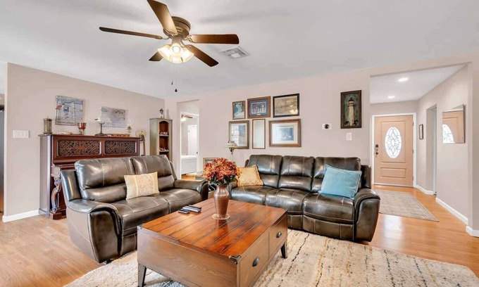 West San Antonio House | Cozy 3-BR House | Piano | Outdoor Grill | Sleeps 7