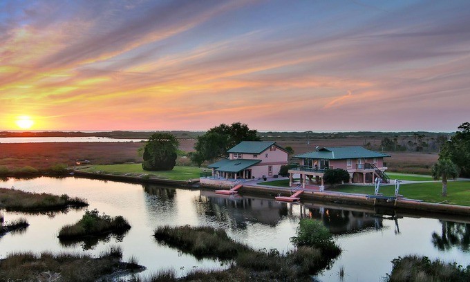 Spring Hill House | Cozy 3 BR Waterfront Vacation Home For Your Fishin Adventures!