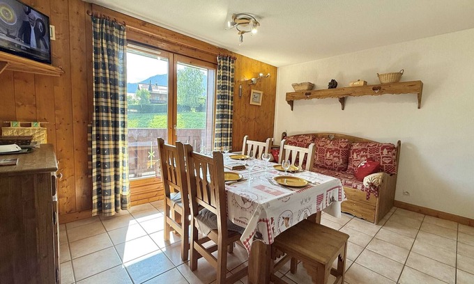 Praz-sur-Arly Apartment | Cozy 3-Room Apartment in Praz-Sur-Arly with Garage, Balcony, and Ski Locker