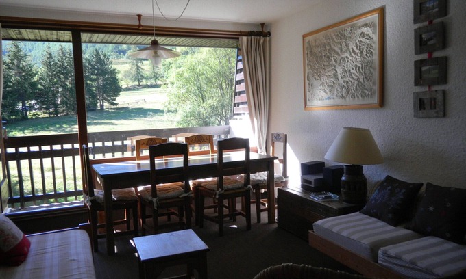 La Salle-les-Alpes Apartment | Cozy 3 room duplex, swimming pool, south orientation