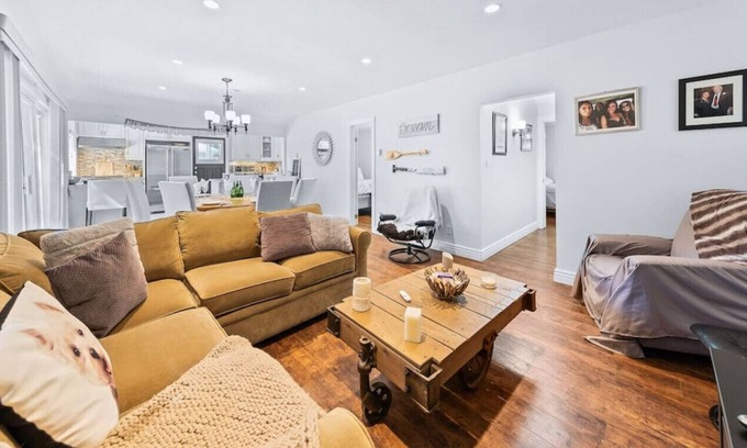 Tiny Cottage | Cozy 3B Cottage w/ Private deck Fire Pit BBQ grill