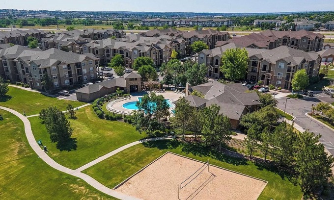Stonegate Condo | Cozy 3bd/3ba with pool and gym in charming Parker. MONTH-TO- MONTH RENTALS