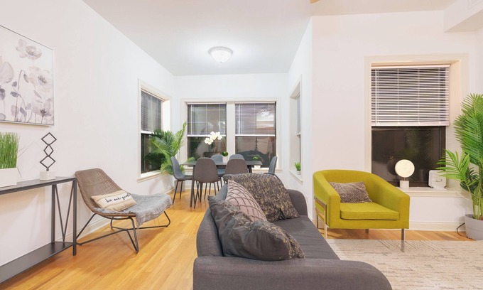 Hyde Park Apartment | Cozy 3BR Hyde Park Oasis Near UChi, Shops & Dining