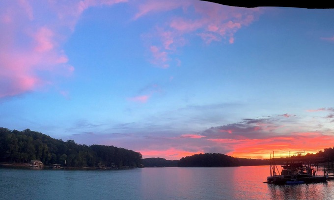 Reed Creek House | Cozy 4-bedroom Lakefront house in enjoyable Hartwell with WiFi, Pets Welcome