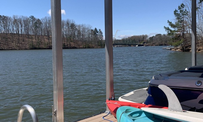 Gainesville House | Cozy 4br Lake Lanier GA Waterfront - Great Location