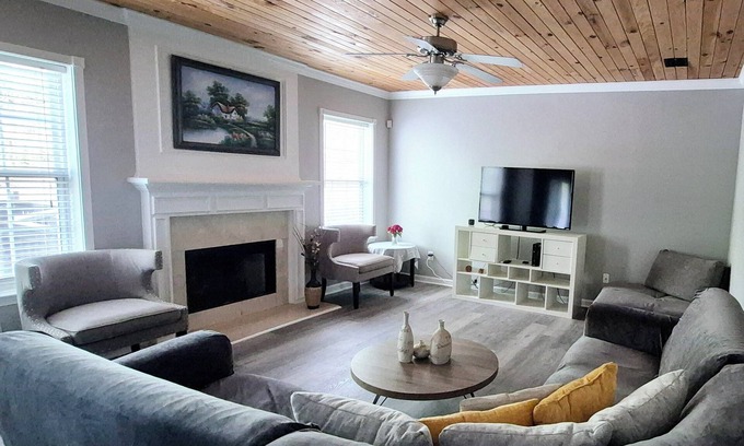 Buford House | Cozy 5-bedroom Home with Spacious Deck