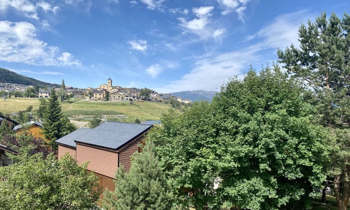Les Angles Ski Chalet | Cozy 55m² chalet, 8 people, garage, near slopes, pets allowed