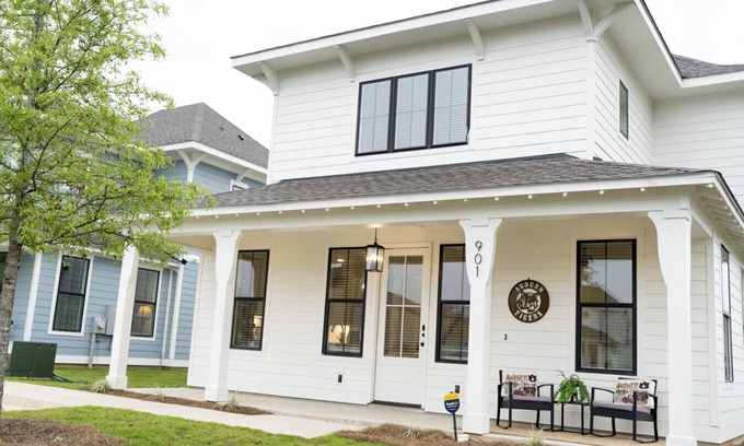 Auburn House | Cozy 5bd/5ba - Close to Vet School & TigerTransit