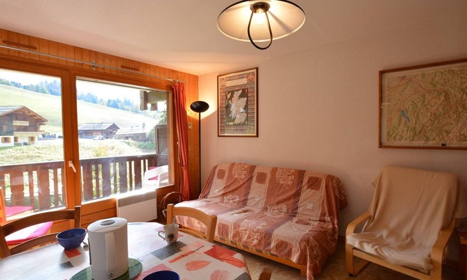 Le Grand-Bornand Apartment | Cozy 6-person apartment, near slopes and center, balcony, parking, pets allowed
