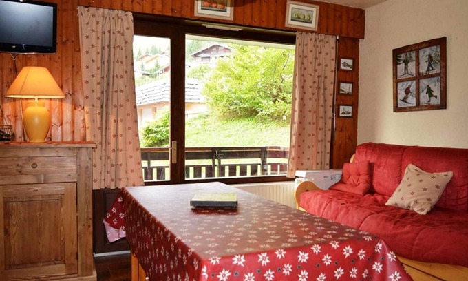 Le Grand-Bornand Apartment | Cozy 6-person apt, 300m to slopes, fireplace, parking - Le Grand-Bornand