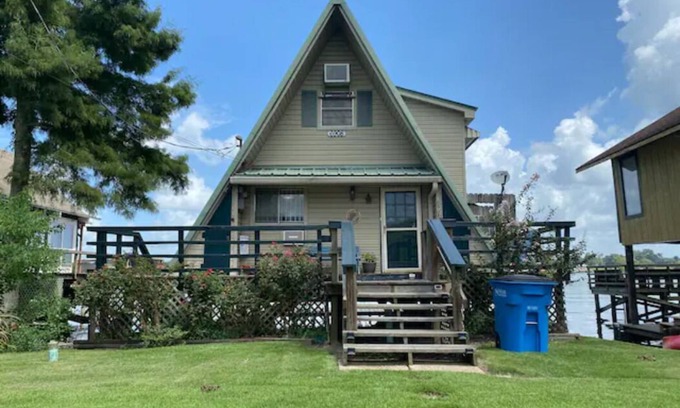 Oscar House | Cozy A-Frame Cabin on False River PARTY BARGES AVAILABLE ON REQUEST