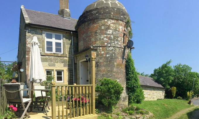 St Leonards-On-Sea Cottage | Cozy accommodation in a Listed building with log burners close to Battle