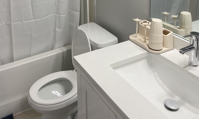 Calgary House | Cozy*Adorable*Modern 2 Bedroom guest suite