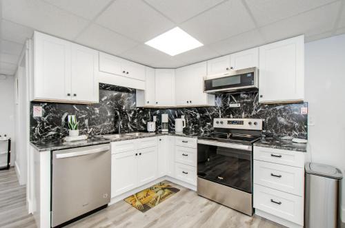 Buford Apartment | Cozy Adventure Basement - Sleeps 5