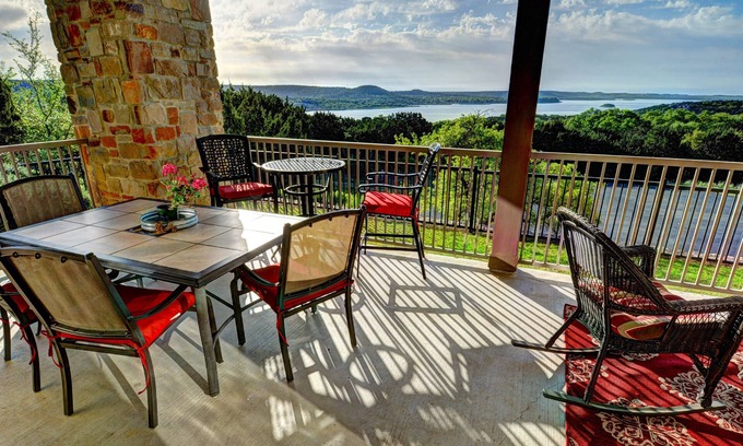 Jonestown Condo | Cozy and Charming Hill Country Lakeview Oasis