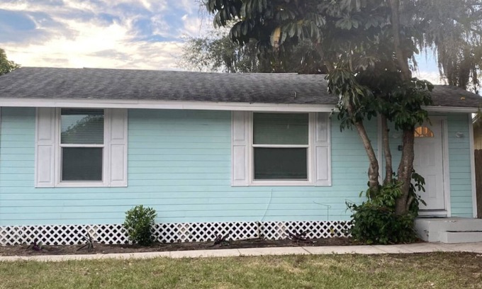 Clearwater Cabin | cozy and cheerful 2 bedroom home minutes to the beach!