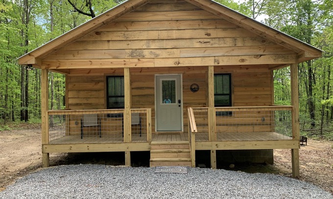 Fort Payne Cabin | Cozy and clean cabin in the woods with private hot tub!
