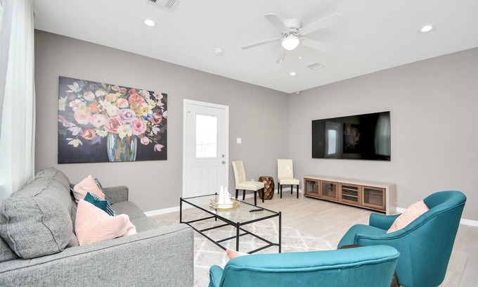 Northside House | Cozy and Modern 3 bedroom home - 4 Min from Minute Maid Park!