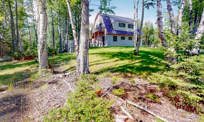 Lamoine Cottage | Cozy and modern hideaway - walk to the beach - fast WiFi & washer/dryer