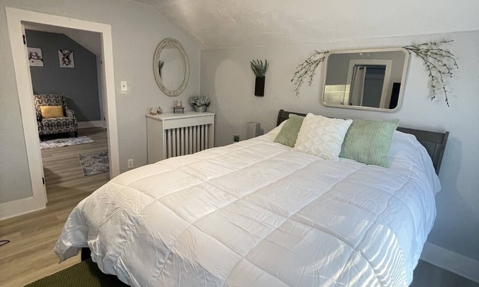Sheboygan Apartment | Cozy and private 3 bedroom unit located a few blocks from downtown Sheboygan.