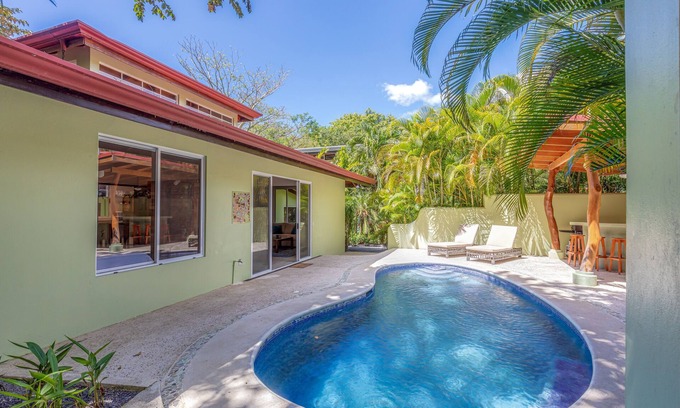 Nosara House | Cozy and private jungle oasis 7 minute walk to beach!