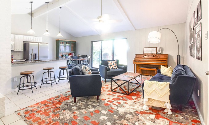 Richardson House | Cozy and Quiet Home In Richardson, Garland, Dallas