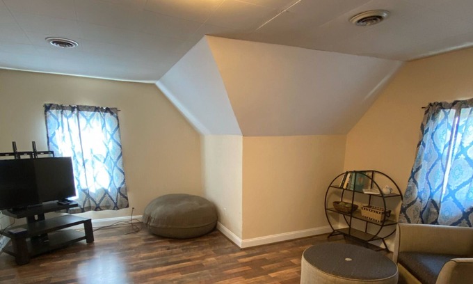 Madison Heights House | Cozy and quiet