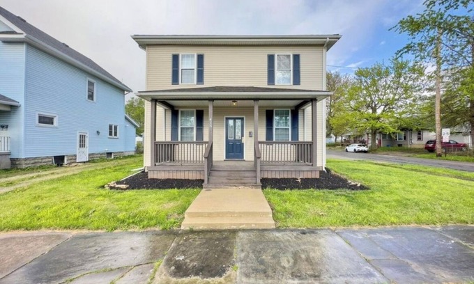 Marion House | Cozy and Spacious 3-bedroom house in Marion with AC, WiFi, close to downtown.