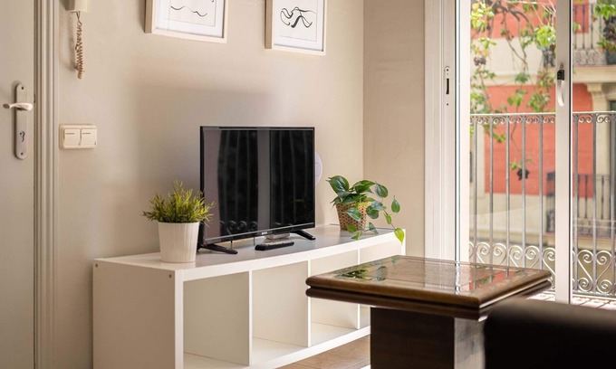 Hostafrancs Apartment | Cozy and well-appointed apartment