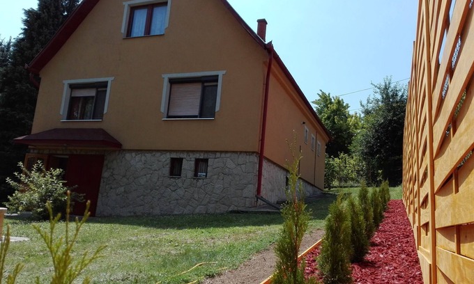 Balatonalmadi House | Cozy and well-kept apartment in a quiet location for 6 people