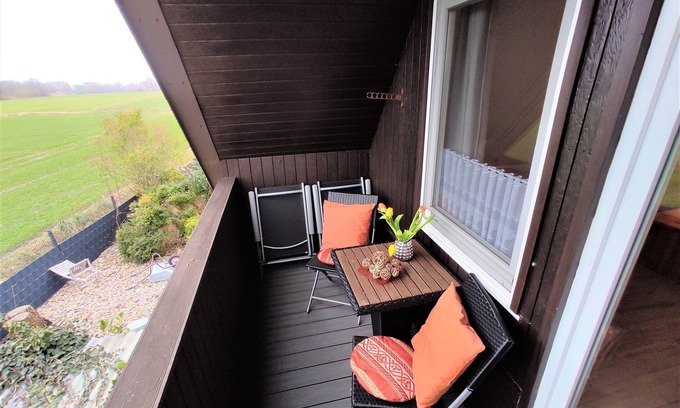 Westerdeichstrich Apartment | Cozy apartment in Westerdeichstrich, with far-reaching views over the fields of Büsum