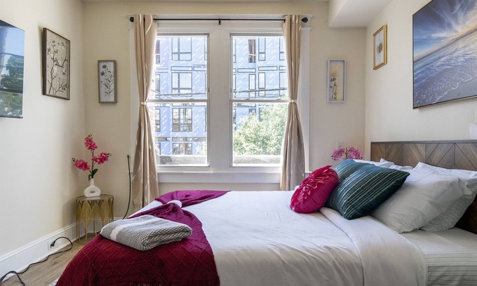 Brightwood Park Apartment | Cozy Apartment at Washington DC! Sun Filled & Comfortable!