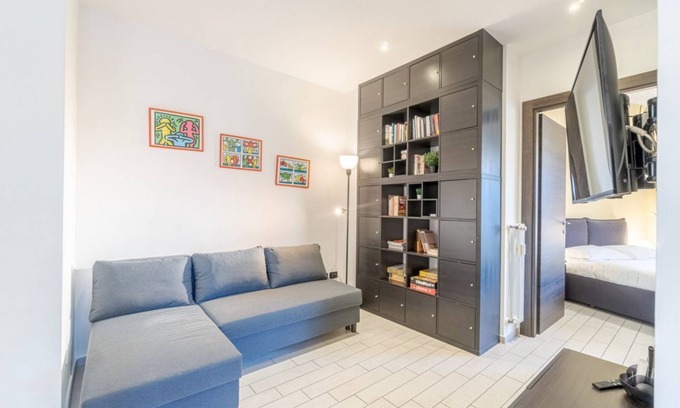 Lingotto Apartment | Cozy apartment equipped with every comfort that can accommodate up to 4 people. The house is located in the Lingotto district, just a 15-minute walk from the station of the same name and from the Fiera, and is nearby Piazza Bengasi with the new undergrou
