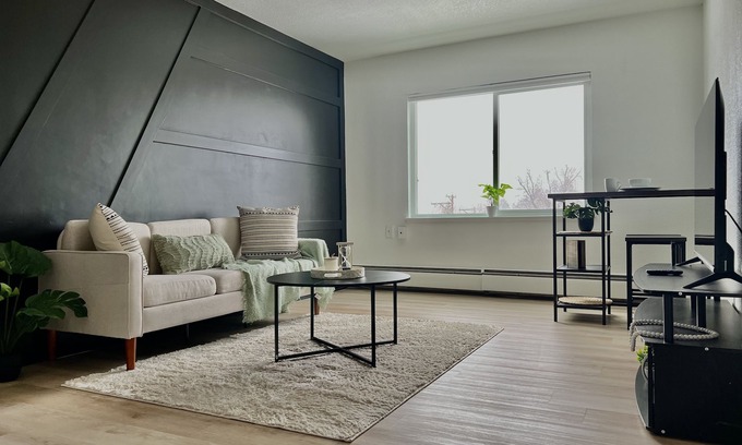 South Park Hill Apartment | Cozy Apartment in Denver